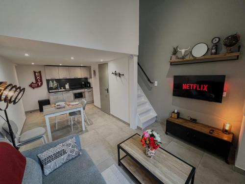Factory duplex Aigues-Mortes moderne & chaleureux