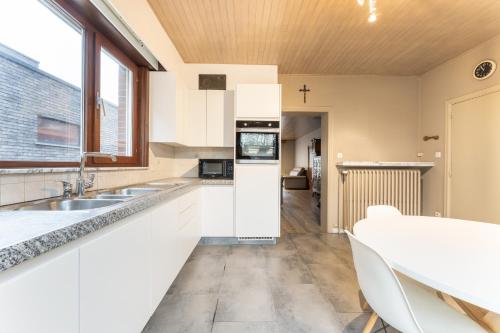 BnB Izegem Villa Vergezicht 5 slaapkamers en 2 badkamers, 12 personen in 伊澤海姆