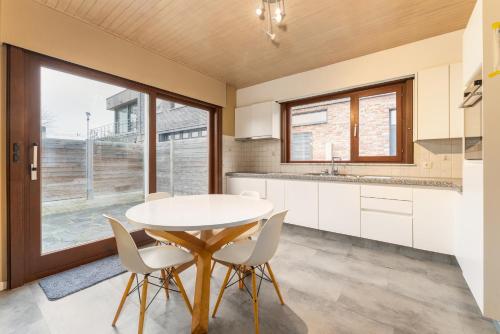 BnB Izegem Villa Vergezicht 5 slaapkamers en 2 badkamers, 12 personen in 伊澤海姆