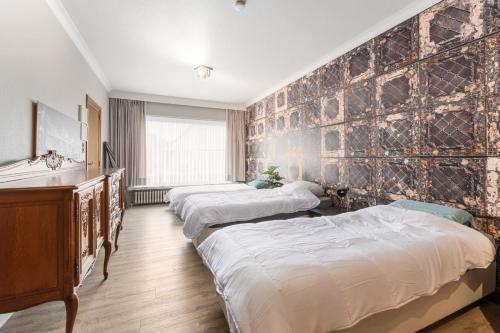 睡床, BnB Izegem Villa Vergezicht 5 slaapkamers en 2 badkamers, 12 personen in 伊澤海姆