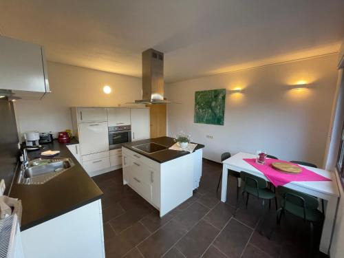 Monteurwohnung Korte, Teams, 6 Einzelzimmer, 2024 renoviert, Smart TV, Garten, neue Bäder (Ganzes Haus I Teams I Monteure I 4 Einzelzimmer I 2 Doppelzimmer I 2025 renoviert I Smart TV I Garte) in 伊本比倫