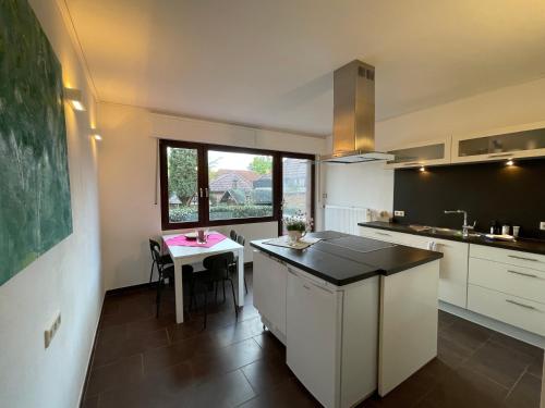 Monteurwohnung Korte, Teams, 6 Einzelzimmer, 2024 renoviert, Smart TV, Garten, neue Bäder (Ganzes Haus I Teams I Monteure I 4 Einzelzimmer I 2 Doppelzimmer I 2025 renoviert I Smart TV I Garte) in 伊本比倫