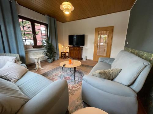 Monteurwohnung Korte, Teams, 6 Einzelzimmer, 2024 renoviert, Smart TV, Garten, neue Bäder (Ganzes Haus I Teams I Monteure I 4 Einzelzimmer I 2 Doppelzimmer I 2025 renoviert I Smart TV I Garte) in 伊本比倫