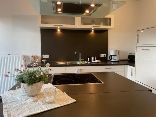 Monteurwohnung Korte, Teams, 6 Einzelzimmer, 2024 renoviert, Smart TV, Garten, neue Bäder (Ganzes Haus I Teams I Monteure I 4 Einzelzimmer I 2 Doppelzimmer I 2025 renoviert I Smart TV I Garte) in 伊本比倫