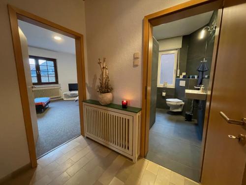 浴室, Monteurwohnung Korte, Teams, 6 Einzelzimmer, 2024 renoviert, Smart TV, Garten, neue Bäder (Ganzes Haus I Teams I Monteure I 4 Einzelzimmer I 2 Doppelzimmer I 2025 renoviert I Smart TV I Garte) in 伊本比倫
