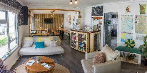 Shared lounge/TV area, Hostel Kuntur in Puerto Natales