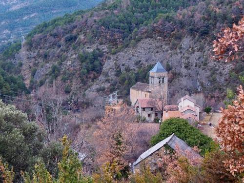 Tuvākā izklaides vieta, Casa de piedra Siglo XVIII in Badain