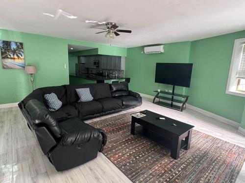 Toraille Waterfall Poolside Apartment in Soufriere
