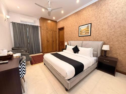 Rhodium Elite Hotel – Islamabad, OH