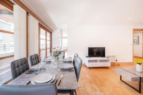 BnBNova - 2BR 2BA Penthouse with Terrace - Heart of Holborn - image 14