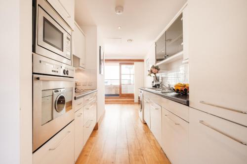 BnBNova - 2BR 2BA Penthouse with Terrace - Heart of Holborn - image 5