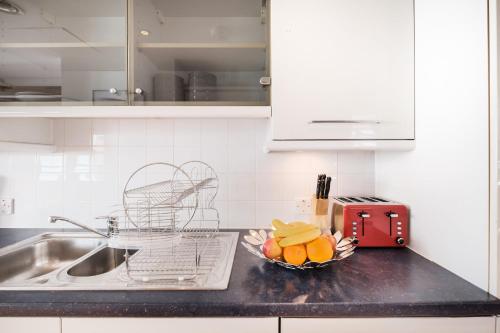 BnBNova - 2BR 2BA Penthouse with Terrace - Heart of Holborn - image 8