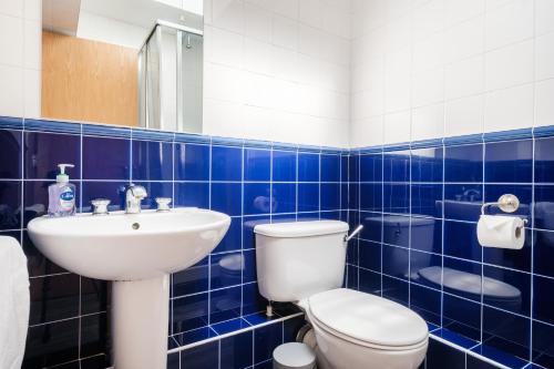 BnBNova - 2BR 2BA Penthouse with Terrace - Heart of Holborn - image 7
