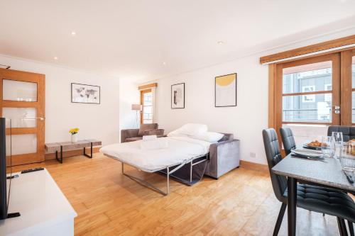 BnBNova - 2BR 2BA Penthouse with Terrace - Heart of Holborn - image 10