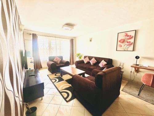 Royal furnished apartment with pool Nakuru milimani J10 – khách sạn tại Nakuru