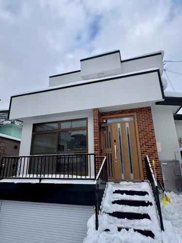 雪見庵 - 戸建貸切,徒歩2分空港,札幌,朝里川スキー場直通バスあり