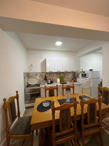 Famely apartmen in ลาคูริก