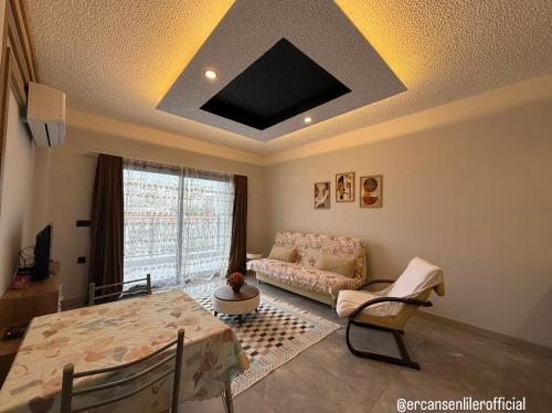 Huzurlu Aile Evi Kuşadası Güvenlikli Havuzlu Site – khách sạn tại Ege