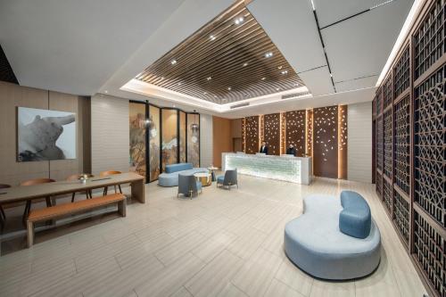 Jinglai Hotel · Premium Selection - Shanghai Meichuan Road Pedestrian Street Gucun Park Branch in Putuo and Changfeng Park