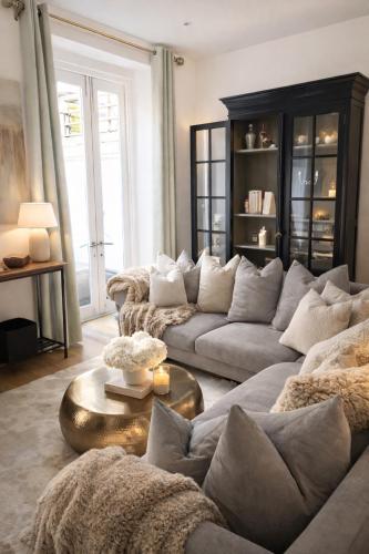 Iconic Residence in Little Venice with Private Garden