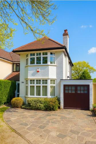 Spacious House in Ruislip Free Parking Near Tube