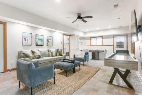 Hummingbird Beach House-Family Friendly - image 8