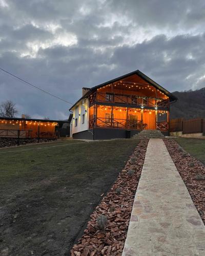 mountain house – khách sạn tại Skhidnytsya
