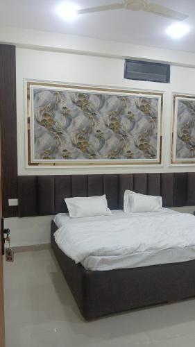 Gurukripa rooms rooftop party hall – khách sạn tại Rau