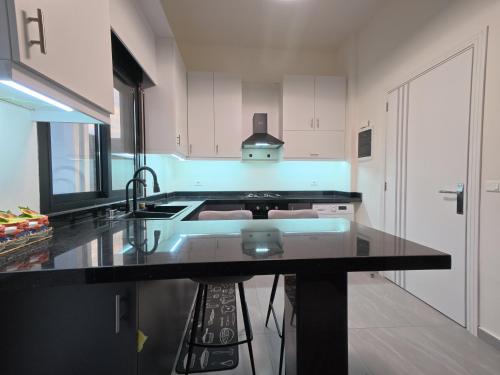 virtuve, The Gray House-Al Ghinah in Ghbaleh