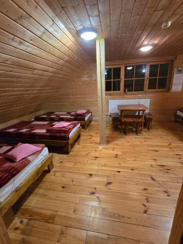 Schronisko Koliba Politechniki Warszawskiej in Ustrzyki Gorne