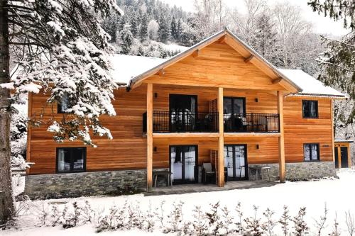 Two-Bedroom Apartment with Mountain View