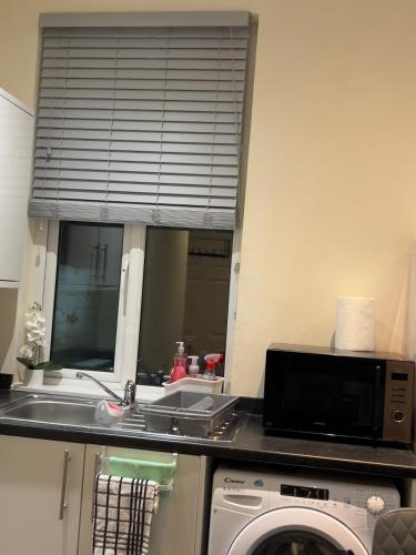 Cozy 2Bed Home Train, highway & Free Parking in 哈茨希尔