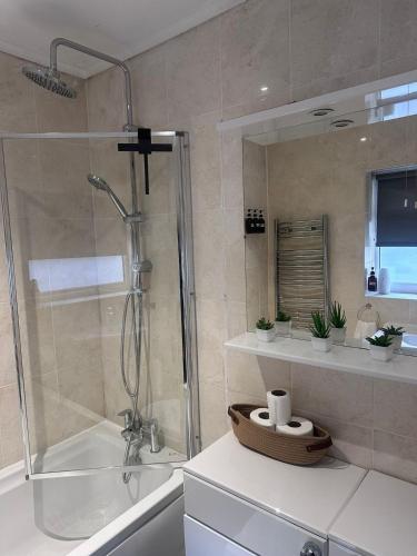 Cozy 2Bed Home Train, highway & Free Parking in 哈茨希尔