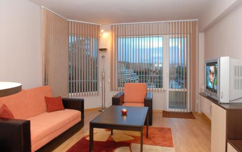 One-Bedroom Suite with Balcony