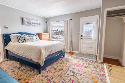 Charming French Studio Apartment in Laramie, USA