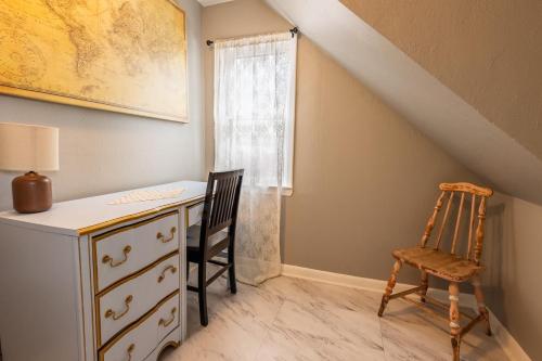 Charming French Studio Apartment in Laramie, USA