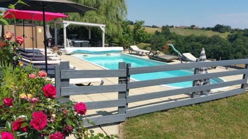 Gîte 8 personnes avec piscine – khách sạn tại Plaisance