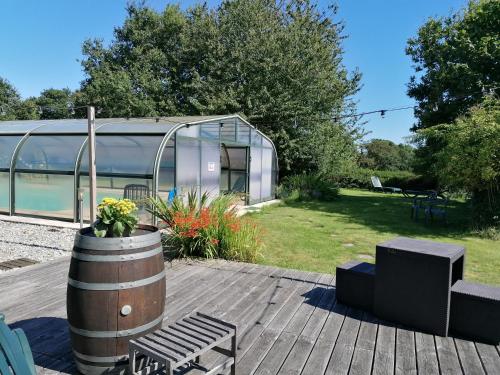 Skats, Gîte de Ker Huon avec piscine privée, couverte et chauffée (Gite de Ker Huon avec piscine privee, couverte et chauffee) in Runan