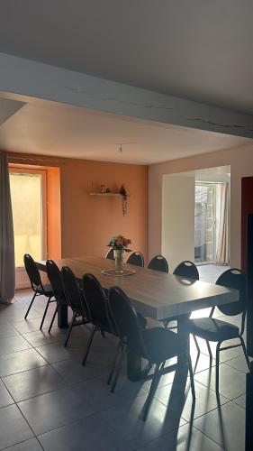 Maison au Soleil Levant – khách sạn tại Louvigne-du-Desert