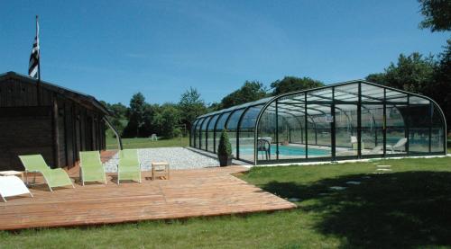 Skats, Gîte de Ker Huon avec piscine privée, couverte et chauffée (Gite de Ker Huon avec piscine privee, couverte et chauffee) in Runan