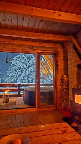 Chalet with outdoor jacuzzi near Sarajevo