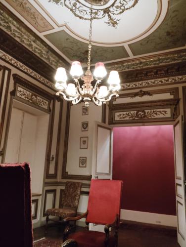 Chambre d'hôte d'une maison de chanoine - pas un hôtel, 3ème étage, 3 pièces, 90m2 (Chambre d'hote d'une maison de chanoine - pas un hotel, 3eme etage, 3 pieces, 90m2) in Autun