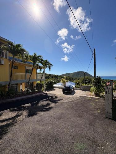 Hibiscus -Le Coin du Voyageur in Deshaies