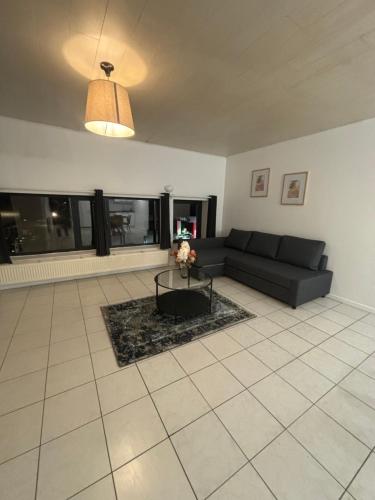 Modern 1BR and Sofa Bed Near Airport in Evere