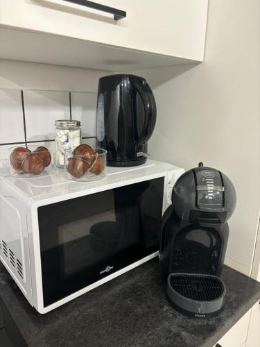 Modern 1BR and Sofa Bed Near Airport in Evere