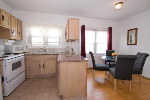 Kitchen, Windsong Guest Apts in Bermuda