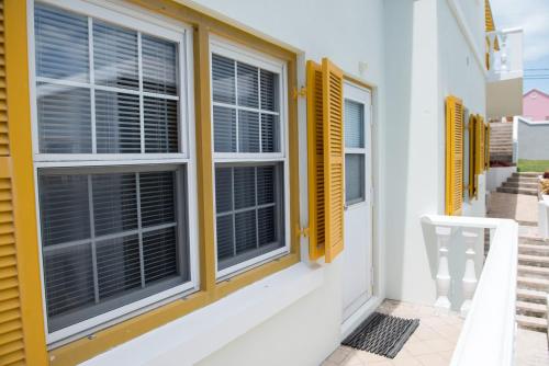 Exterior view, Windsong Guest Apts in Bermuda