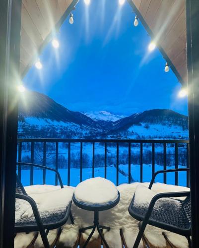 Mountain Shadow Cottage in Racha in Glola