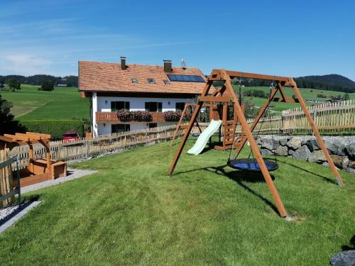 Ferienhof Hefele Ferienwohnung Schloßberg mit KönigsCard (Ferienhof Hefele Ferienwohnung Schloßberg mit KonigsCard) in 霍普芬勞