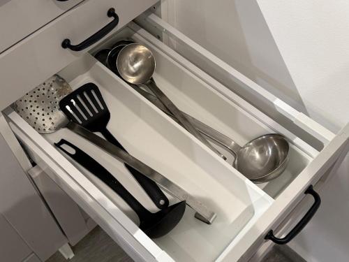 Kitchen, Fresh and newly renovated basement apartment in Sodra Sofielund